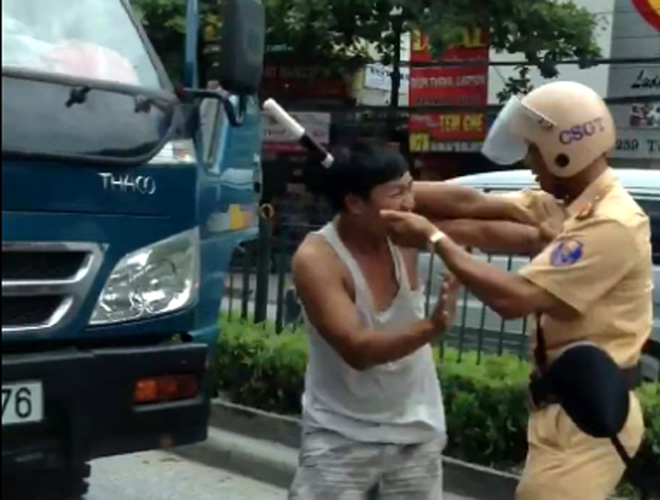 Khi-nao-cong-an-duoc-danh-nguoi-danh-nguoui-khi-thi-hanh-cong-vu
