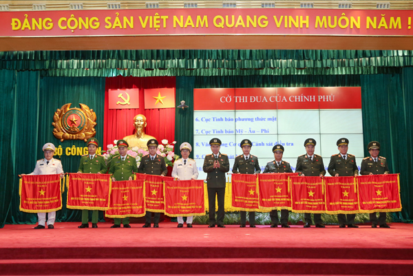 thi-dua-khen-thuong-danh-hieu-thi-dua-trong-cong-an-nhan-dan