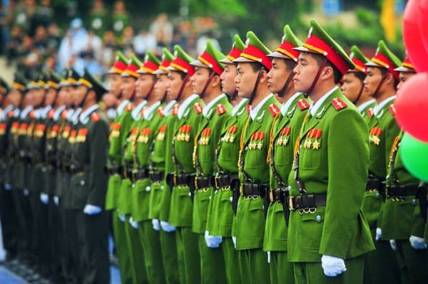 xin-ra-khoi-nganh-cong-an-cong-an-xuat-ngu-duoc-bao-nhieu-tien