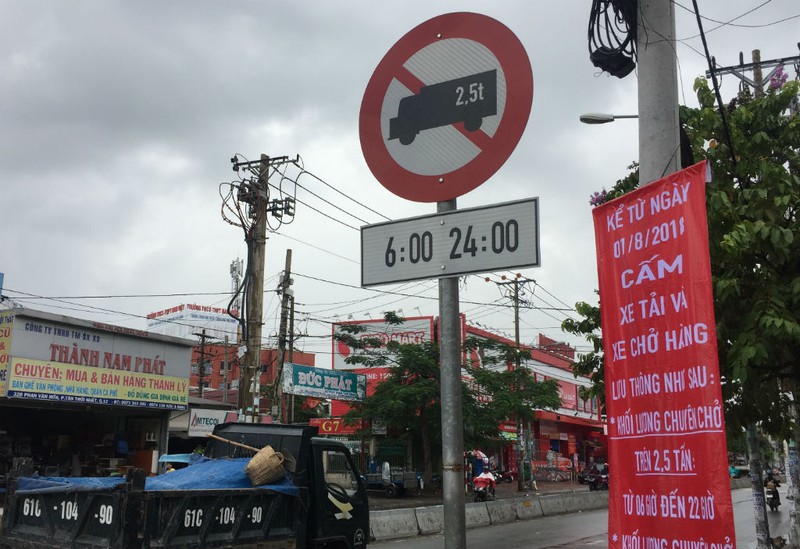 Cac-bien-bao-cam-xe-tai-can-nho-muc-xu-phat-khi-vi-pham