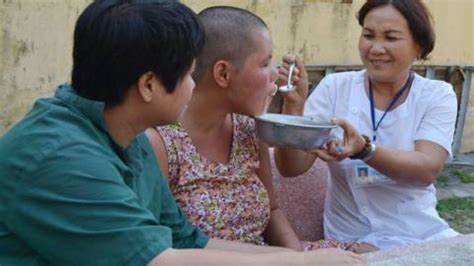 Nguoi-bi-mat-nang-luc-hanh-vi-dan-su-co-bi-cam-ket-hon-khong