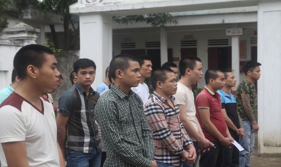Nguoi-lao-dong-bi-tam-giam-co-bi-cham-dut-hop-dong-lao-dong-khong